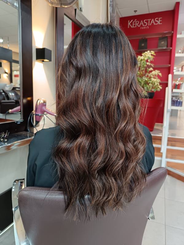 Cheveux après coloration refresh — couleur ravivée et intense