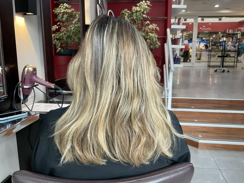 Cheveux avant gloss — couleur terne et sans éclat